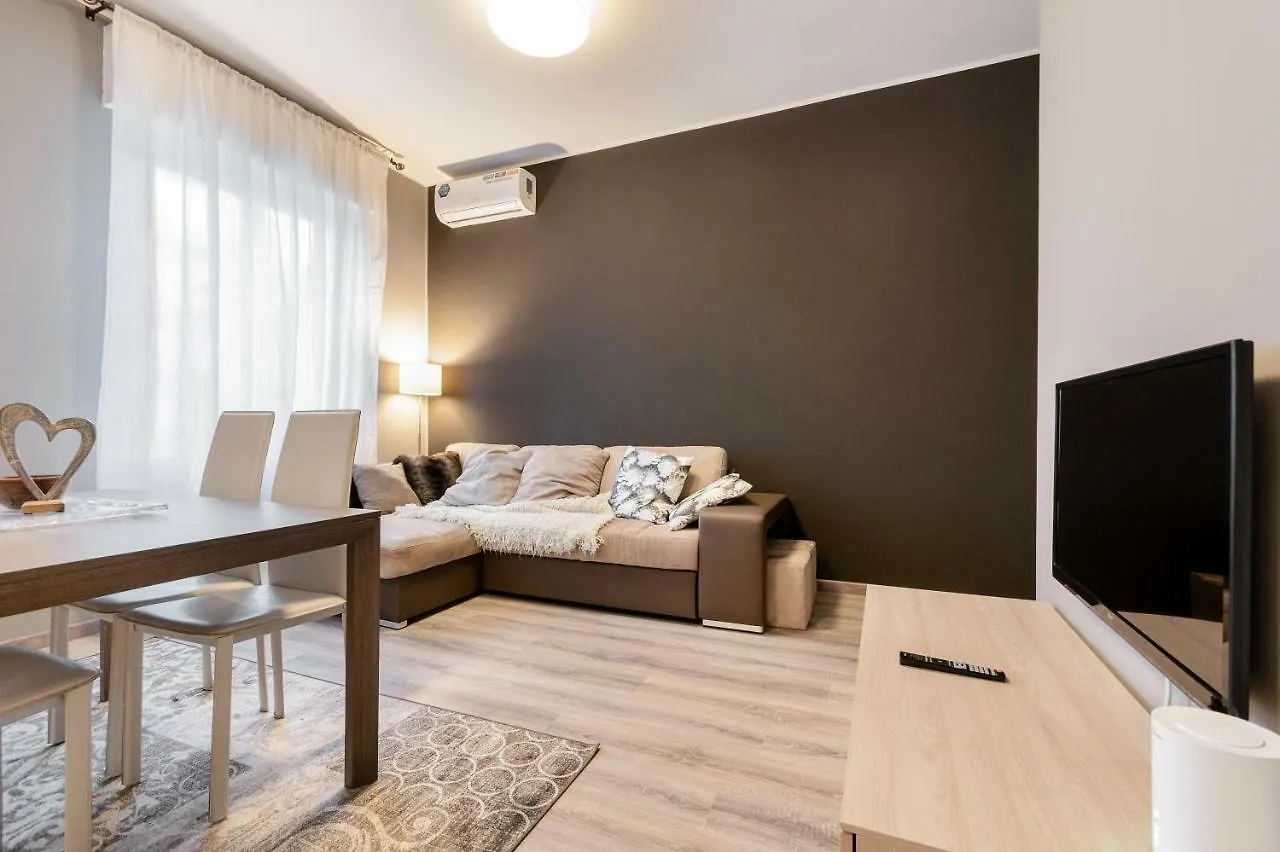 Verona Borgo Roma Apartment 0*,  Италия