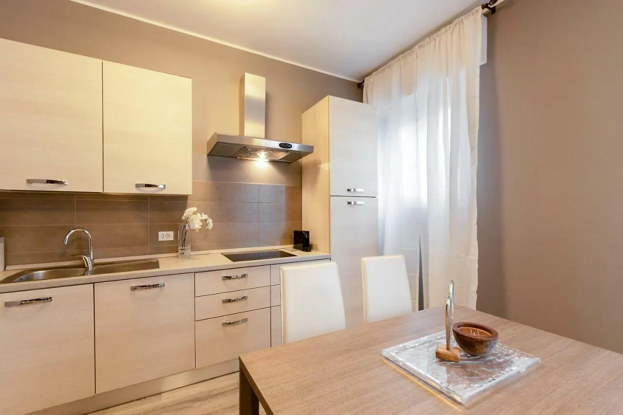 Verona Borgo Roma Apartment